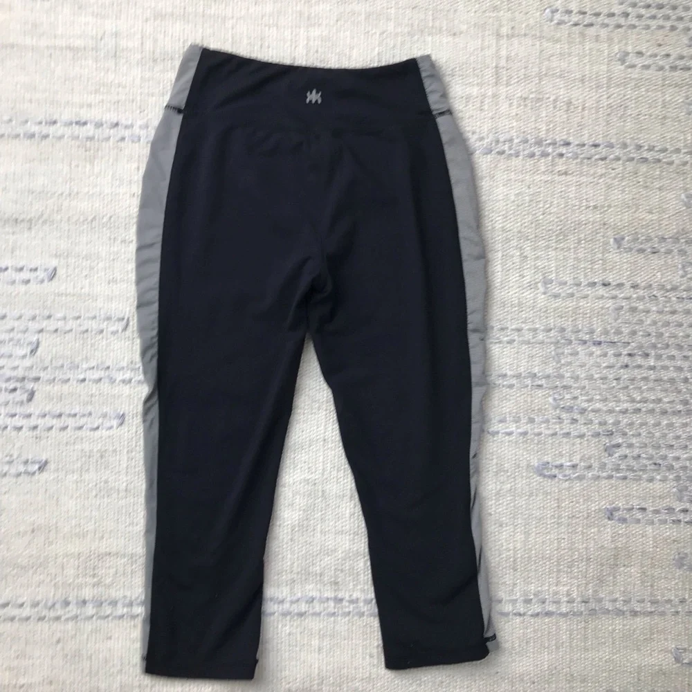 Kyodan Cropped Leggings Capri Black w/ Side‎ Stripe